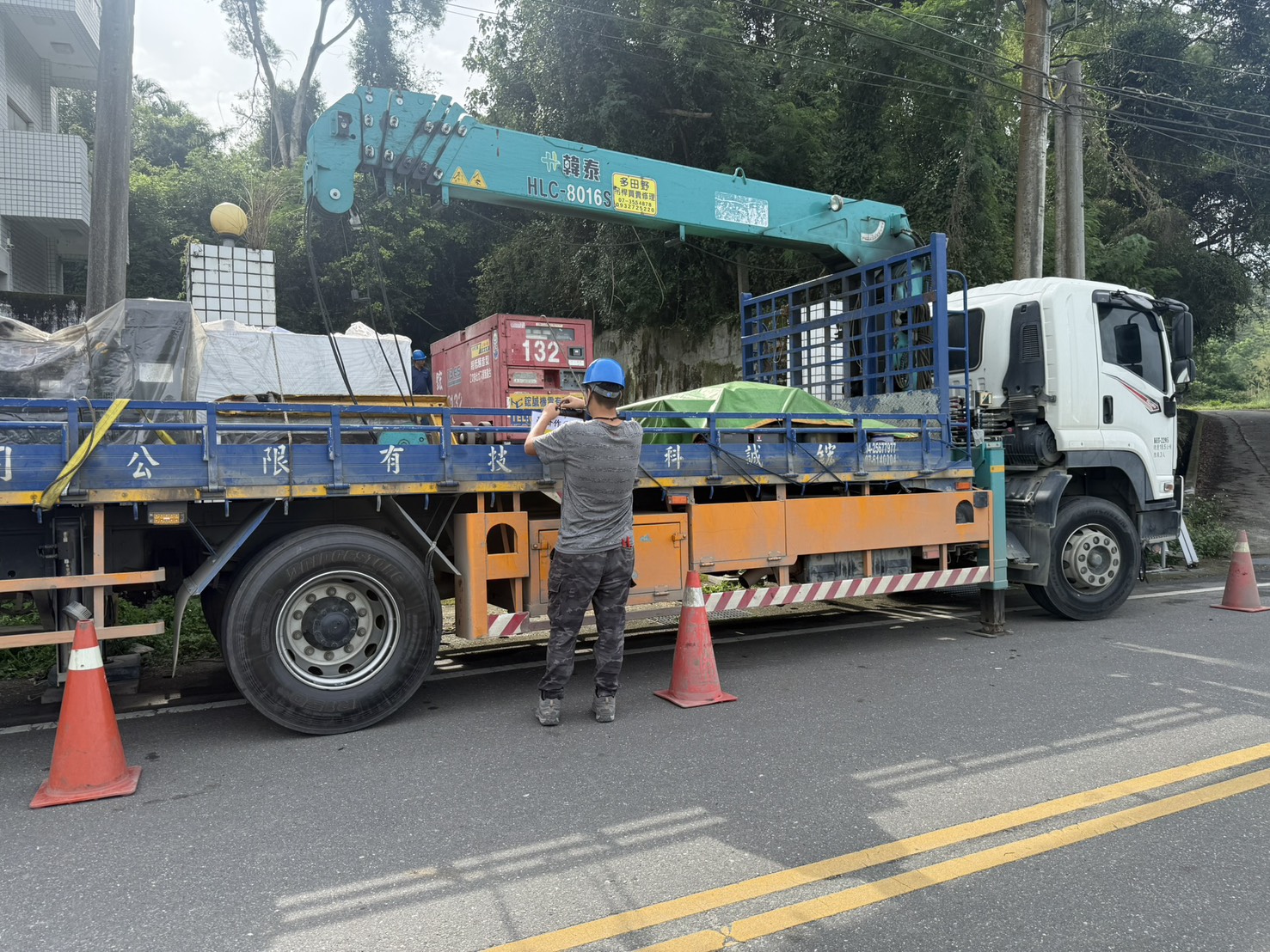 鋐誠科技柴油發電機出租設備運輸與吊裝進場作業